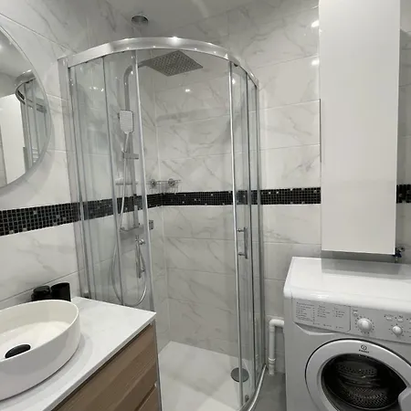 Apartment Bright T3 200m From The Close To Shops *